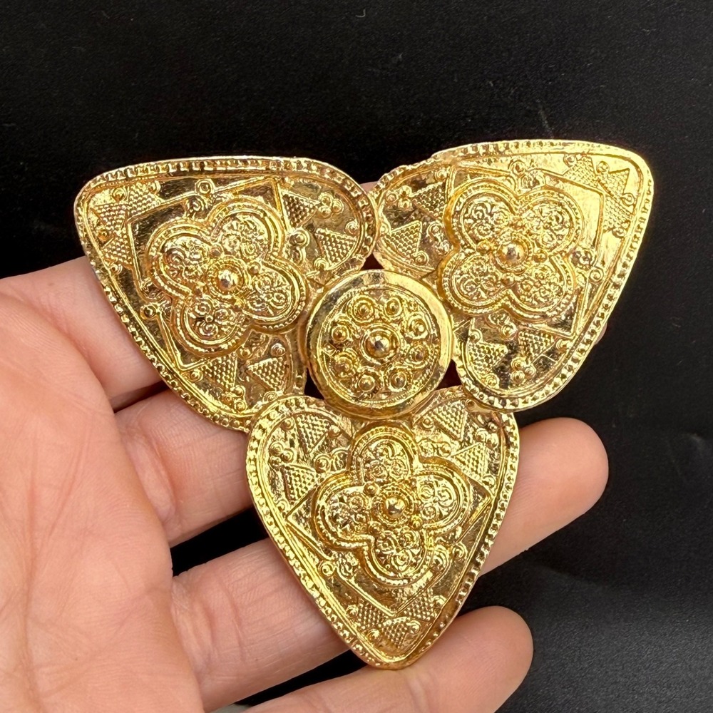 Vintage Egyptian Revival Brooch Gold‎ Tone Signed MJENT